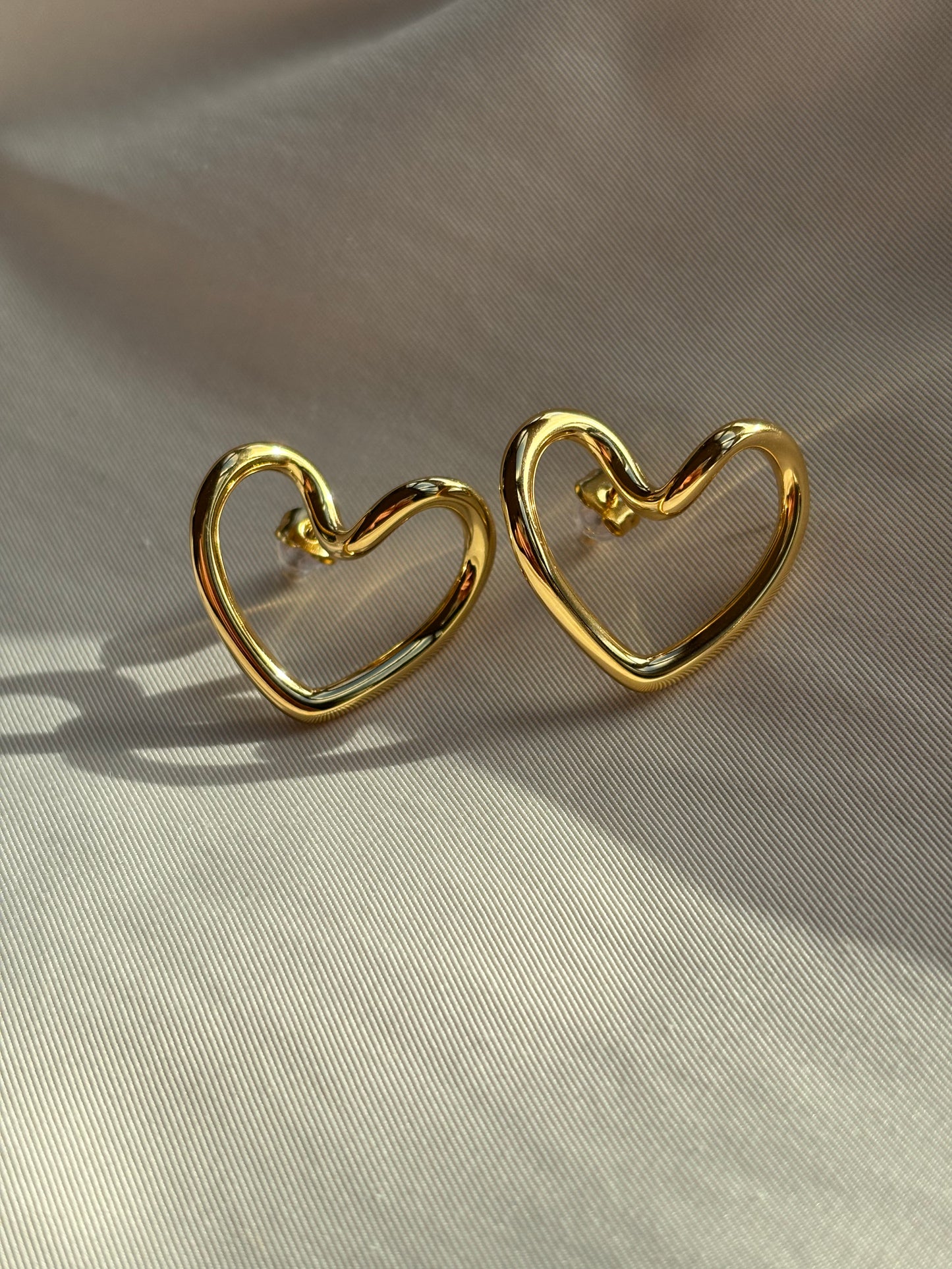 Stud heart earrings