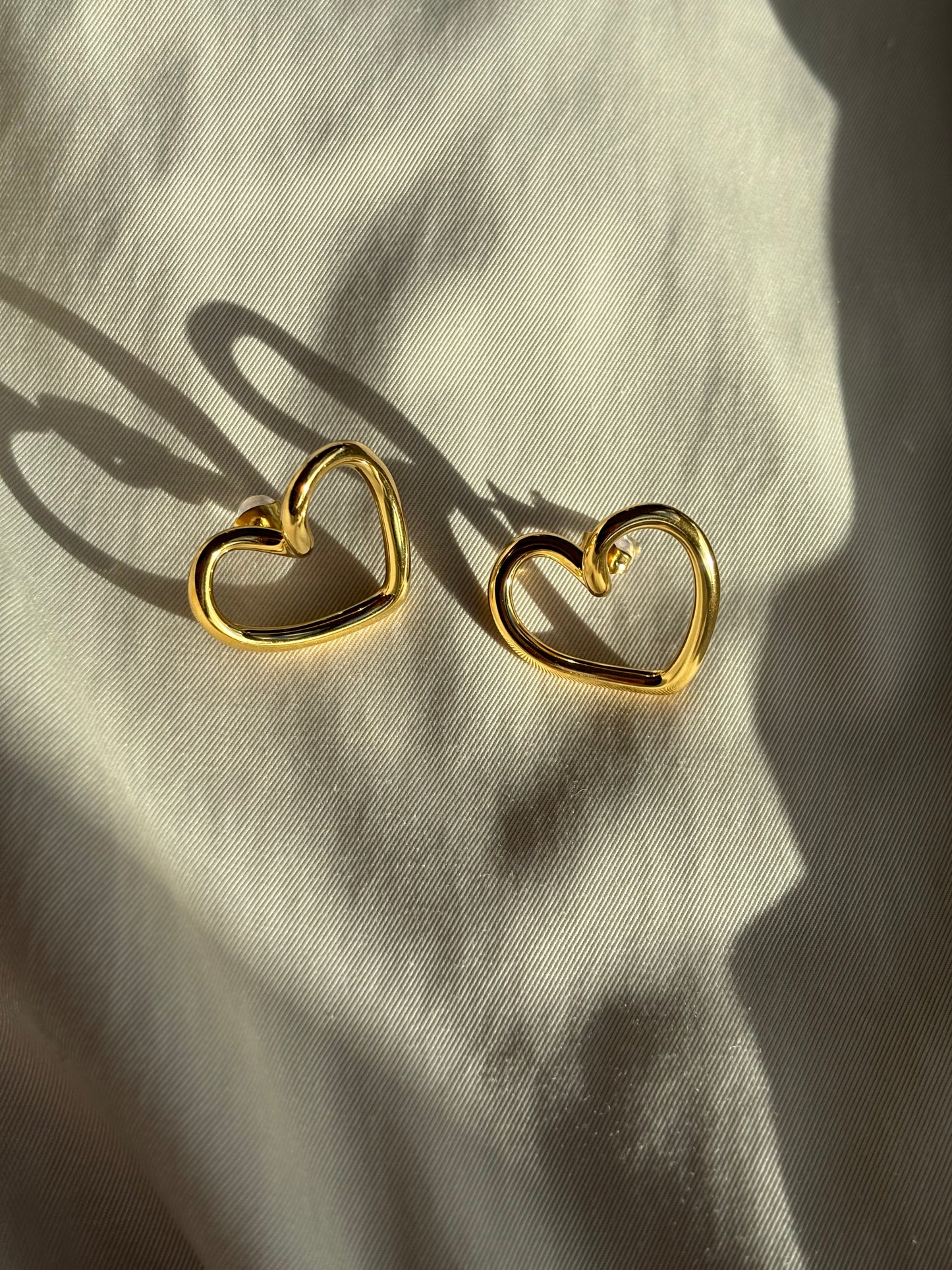 Stud heart earrings