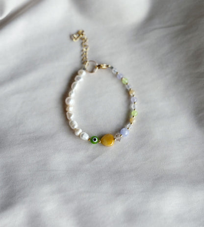 Pearl beaded bracelet with jade heart