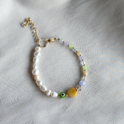 Pearl beaded bracelet with jade heart