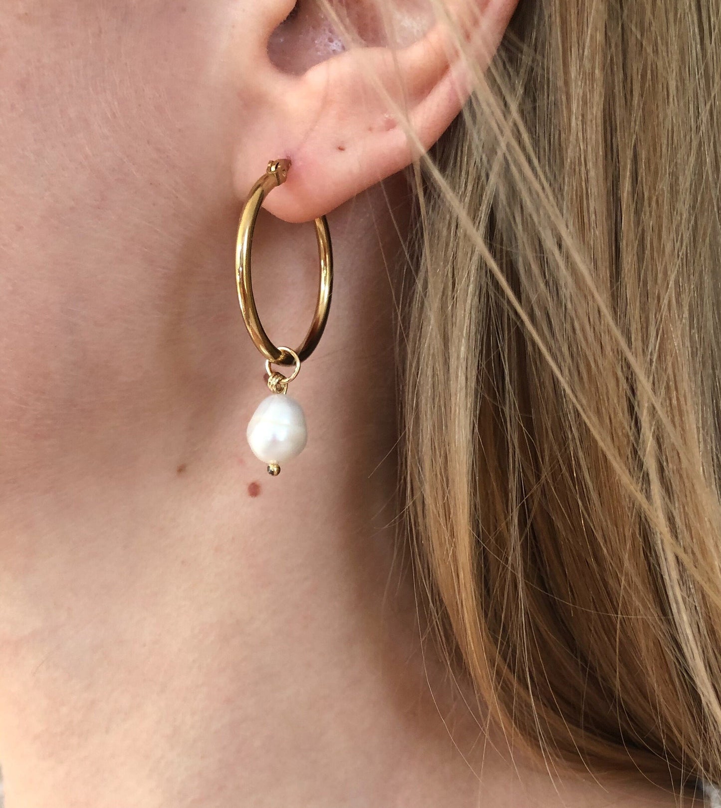 Chunky pearl hoop earrings