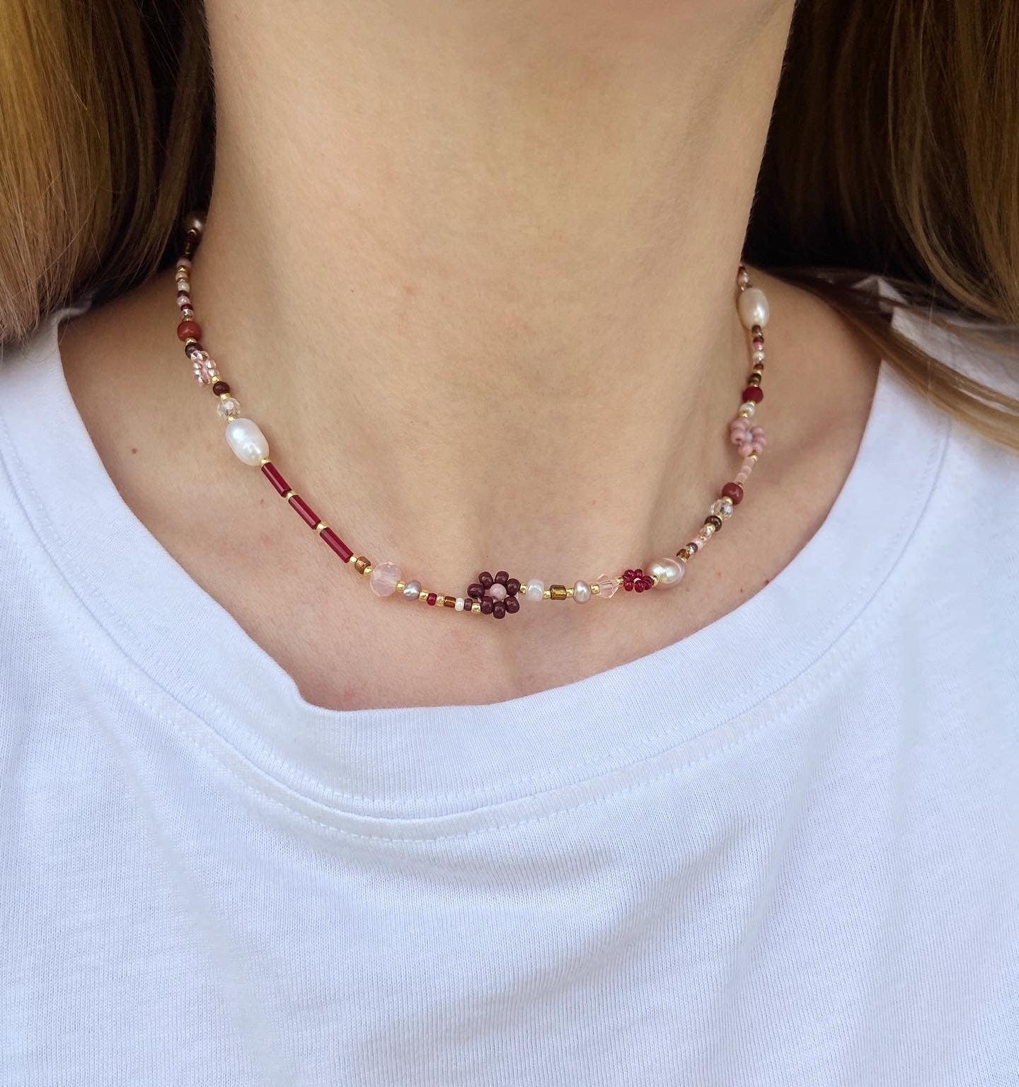 Beaded flower necklace in red and brown