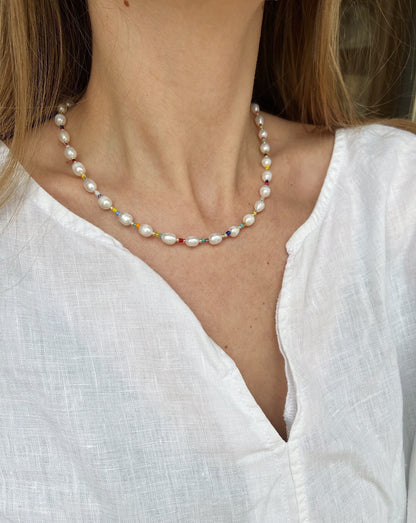 Pearl necklace with colorful beads