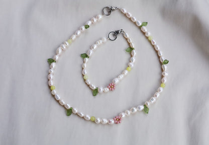 Daisy pearl necklace, flower necklace