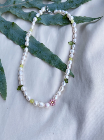 Daisy pearl necklace, flower necklace