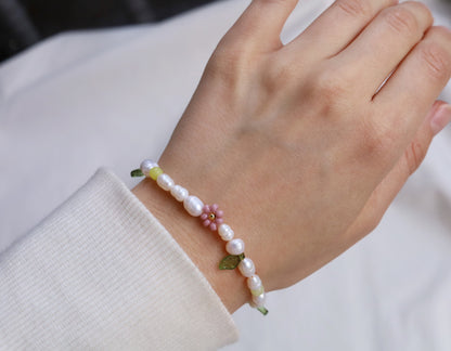 Pearl bracelet with sunflower and leaves