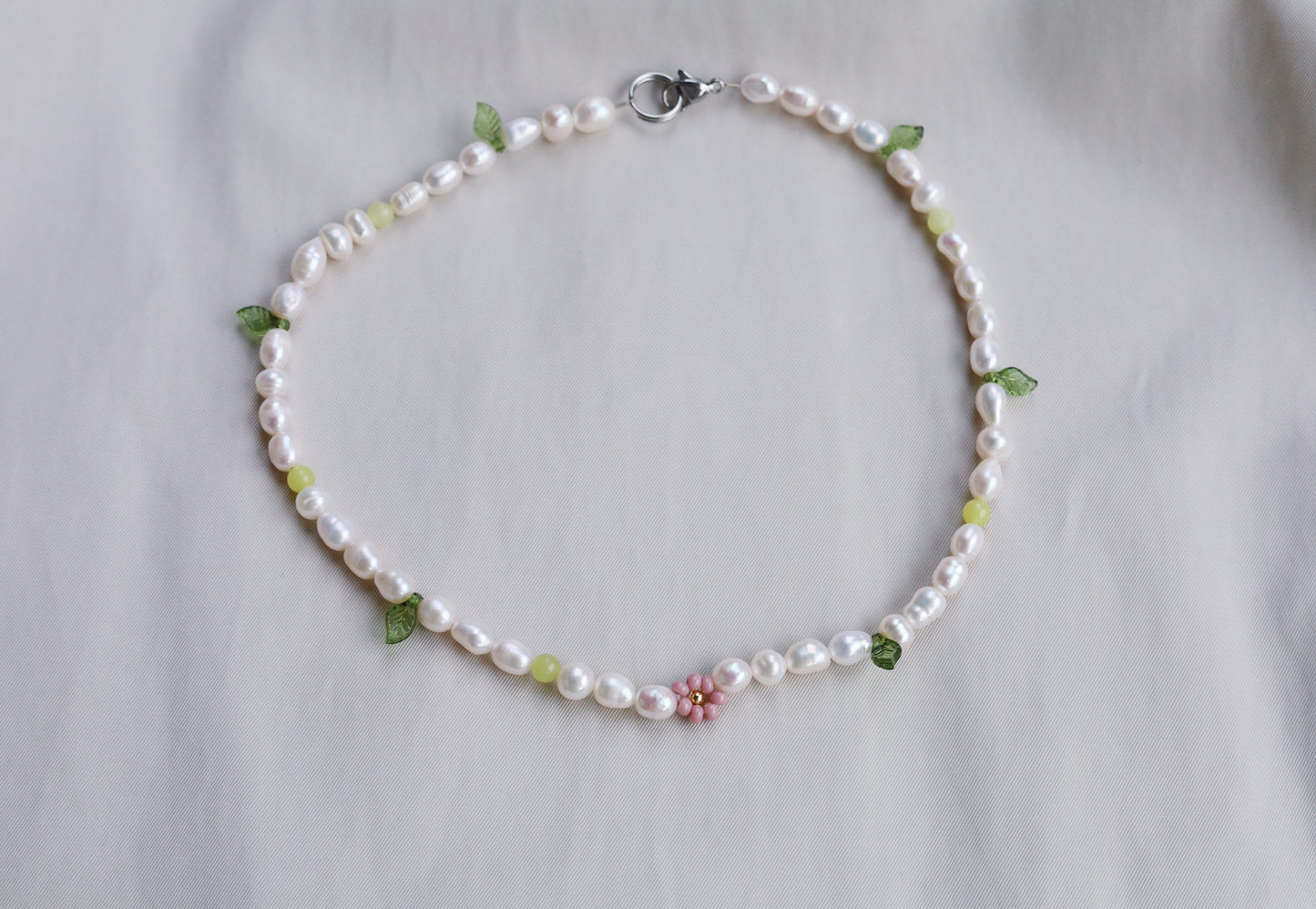 Daisy pearl necklace, flower necklace