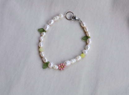 Pearl bracelet with sunflower and leaves