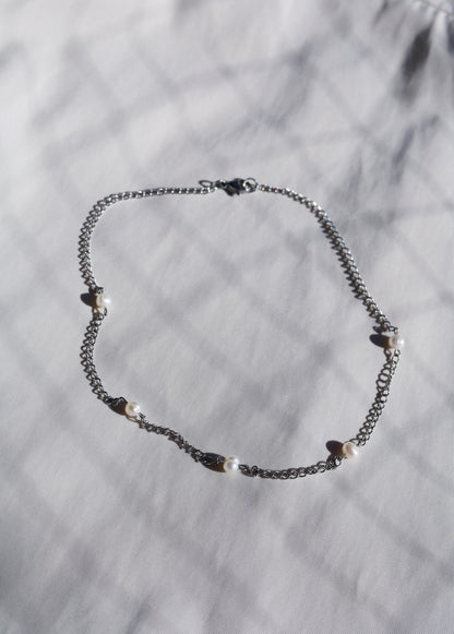 Chain necklace with small round freshwater pearls