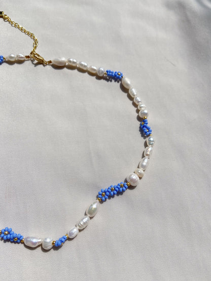 Flower pearl necklace with blue flowers