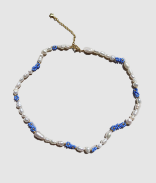 Flower pearl necklace with blue flowers